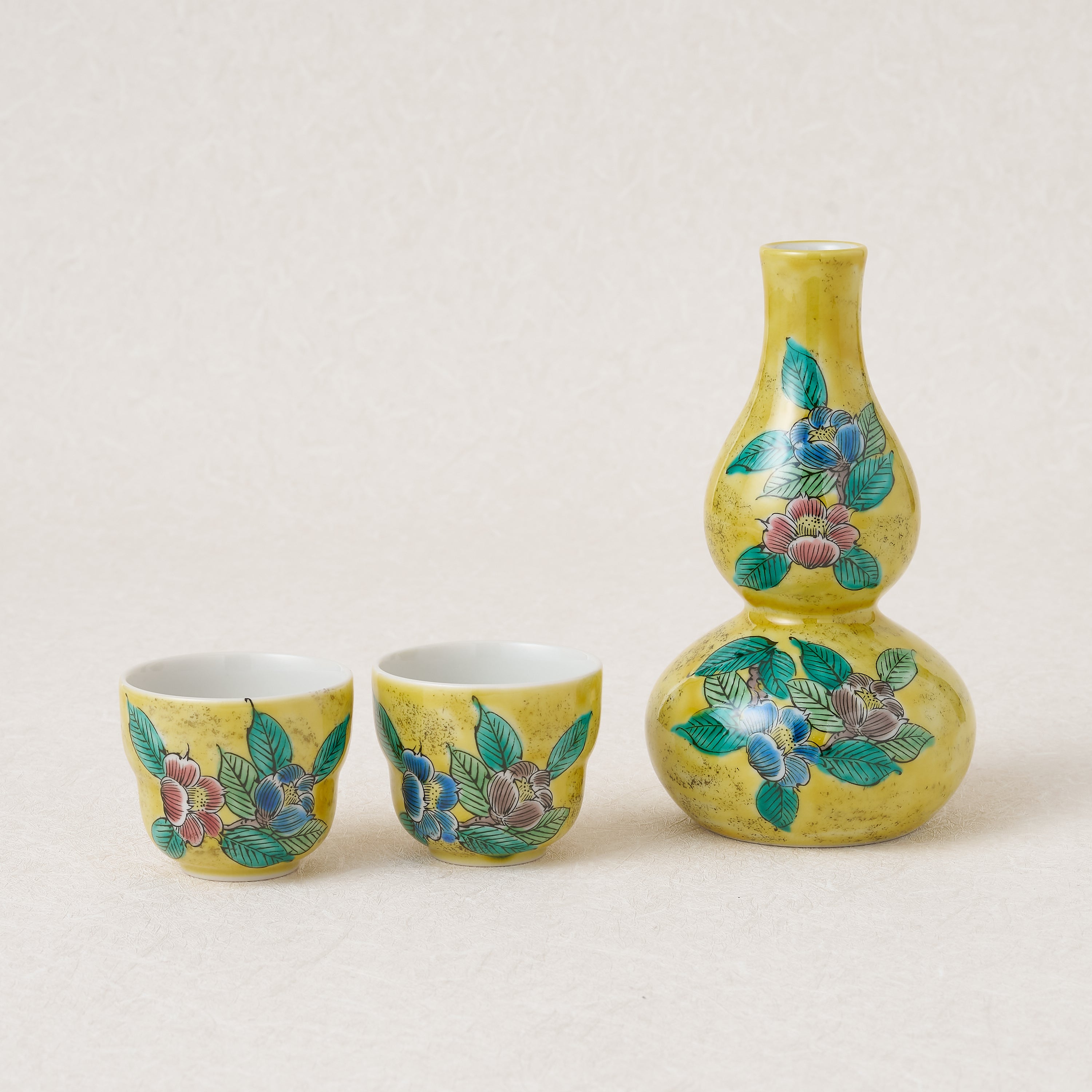 Kutani Ware Yoshidaya Camellia Sake Set – 