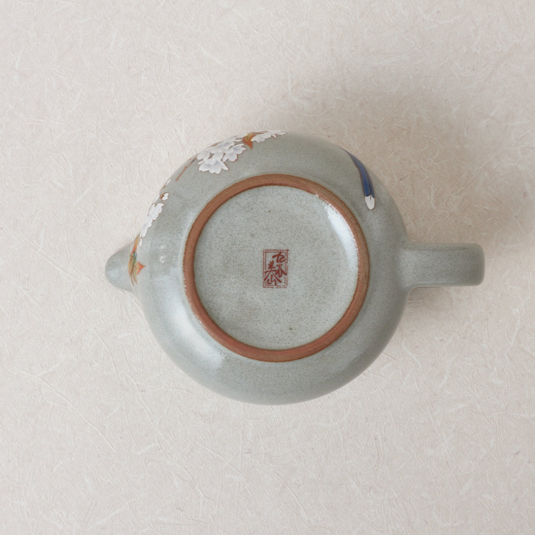 Kutani Ware Teapot – Gold Leaf Mountain Cherry Blossoms with
