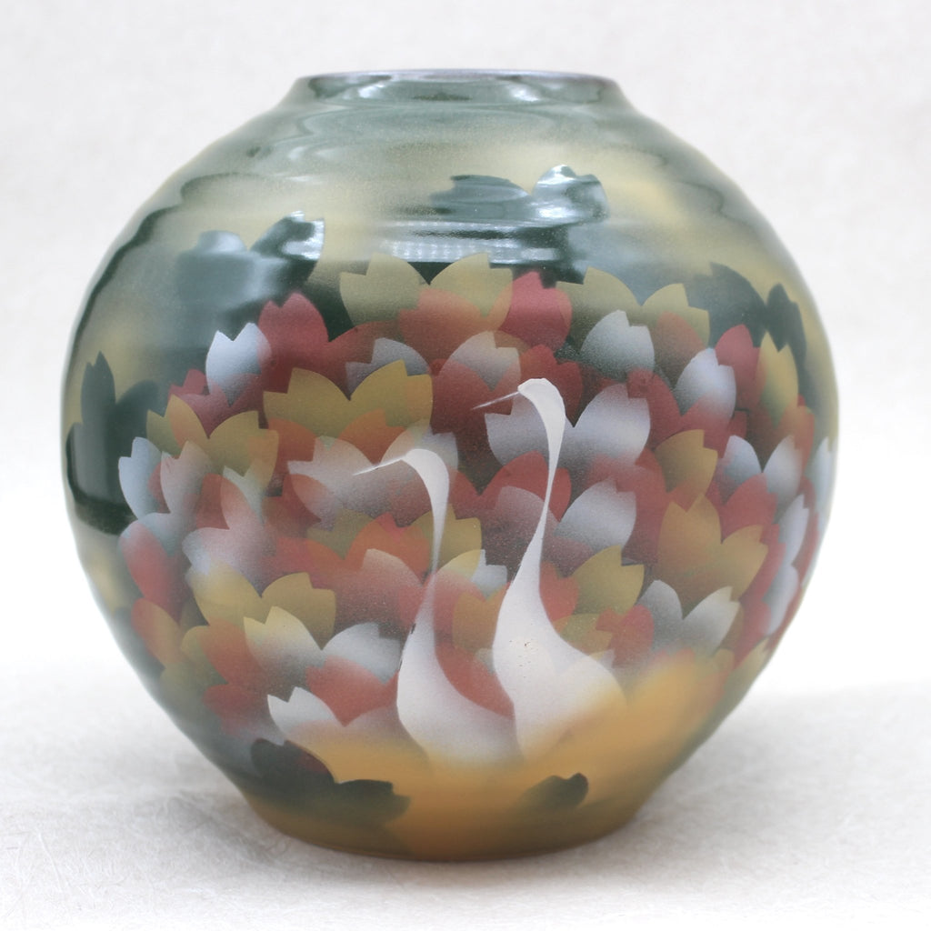 kutani-vase-flower-patterned-