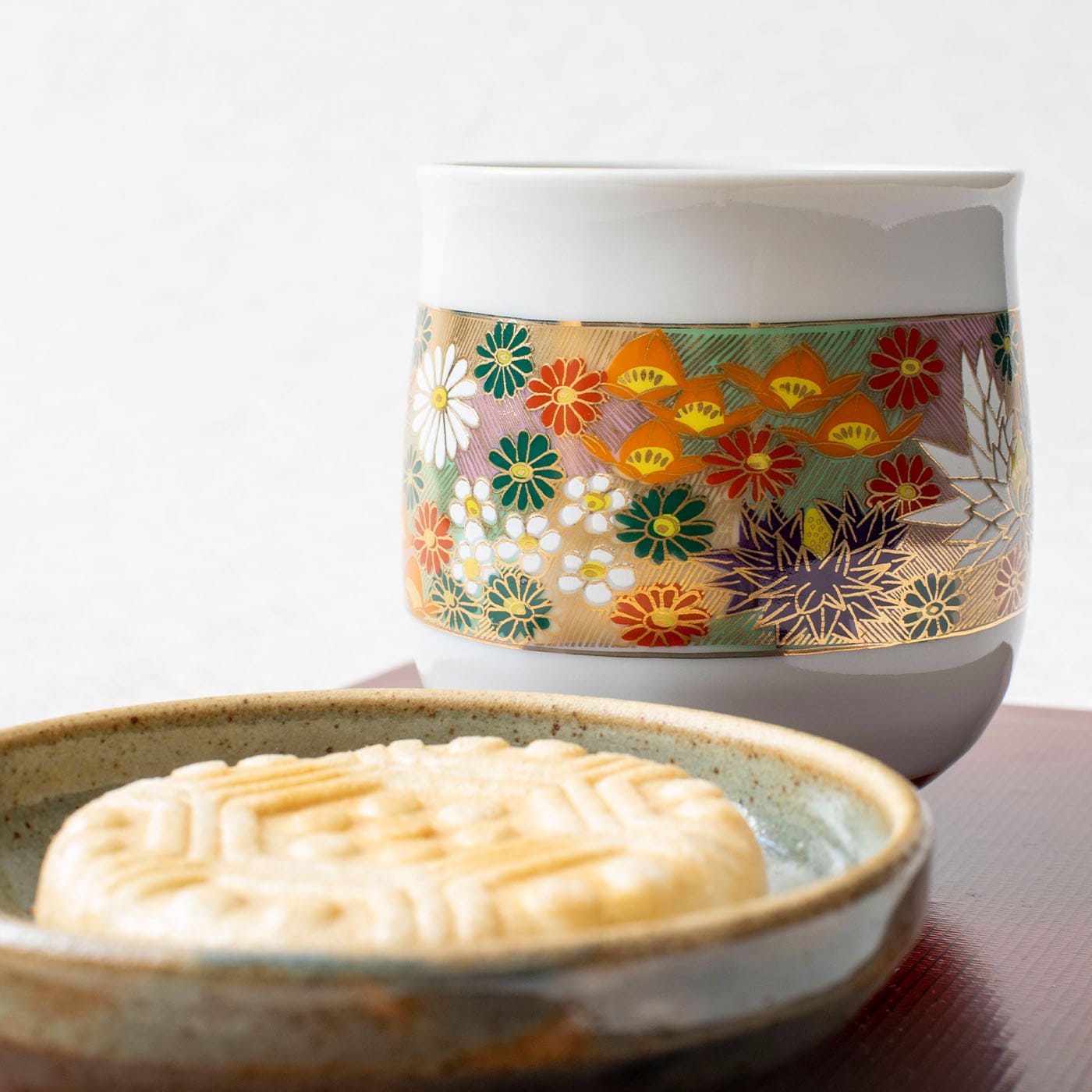 Kutani Ware Pair Yunomi (Japanese tea cup) with Hon Kin Hanazume ...
